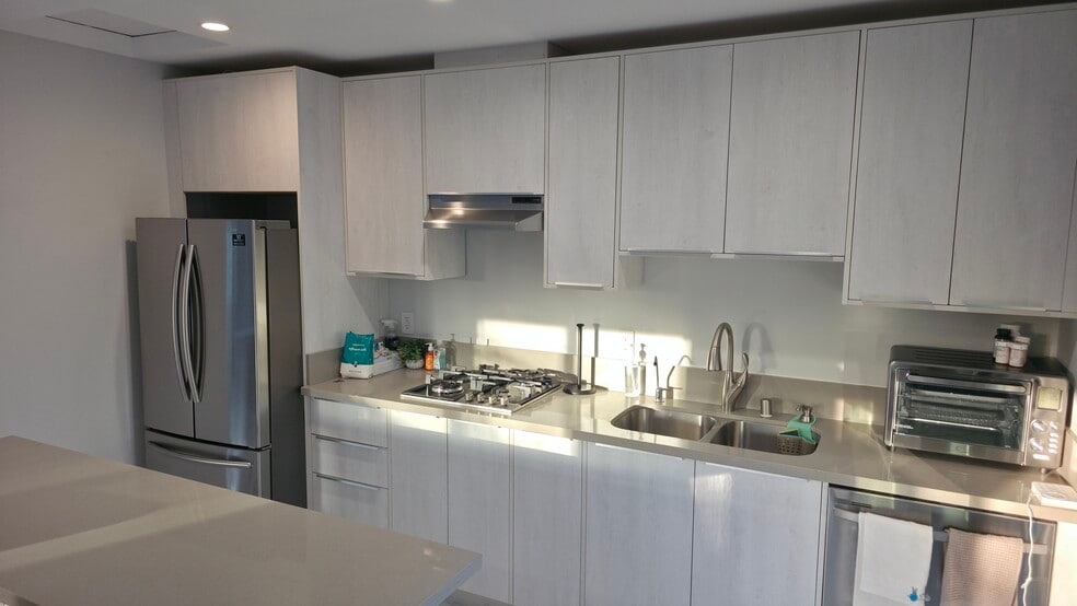 Building Photo - 703 S Bel Aire Dr