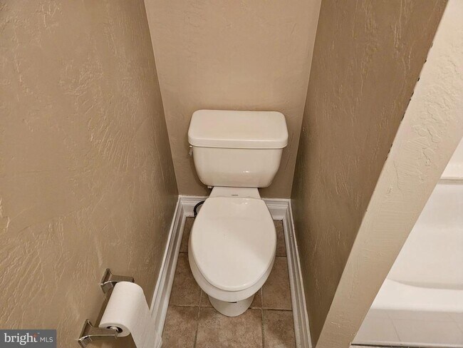 Building Photo - 246 S St Clair St