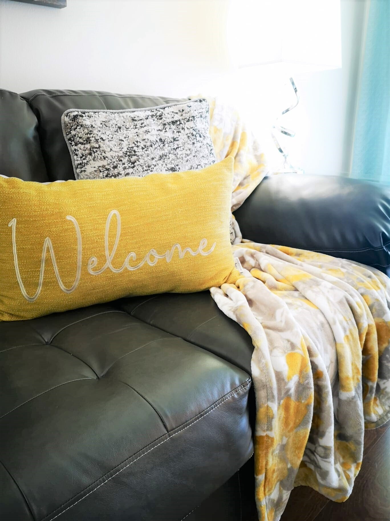 Comfortable Living Room - 1433 S Belcher Rd