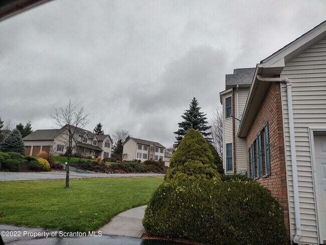 Building Photo - 1014 Fairfield Cir