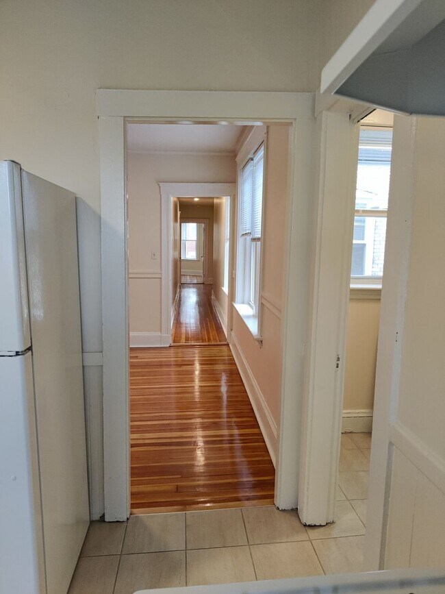 Building Photo - 8 Barrows St