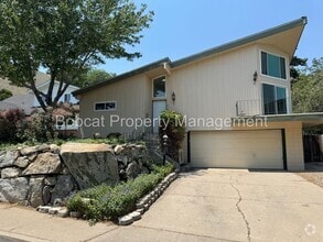 Building Photo - 3 Bed, 2 Bath Home Located in West Carson ...