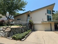 Building Photo - 3 Bed, 2 Bath Home Located in West Carson ...