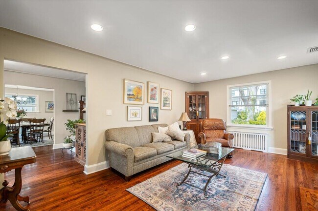 Building Photo - 335 Heathcote Rd