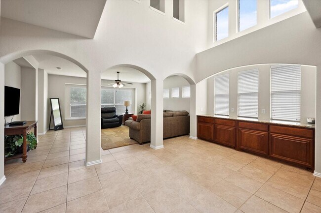 Building Photo - 1202 Killian Dr