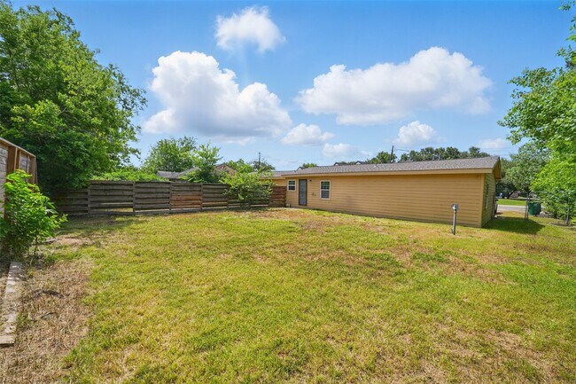 Building Photo - 3615 Seabrook St