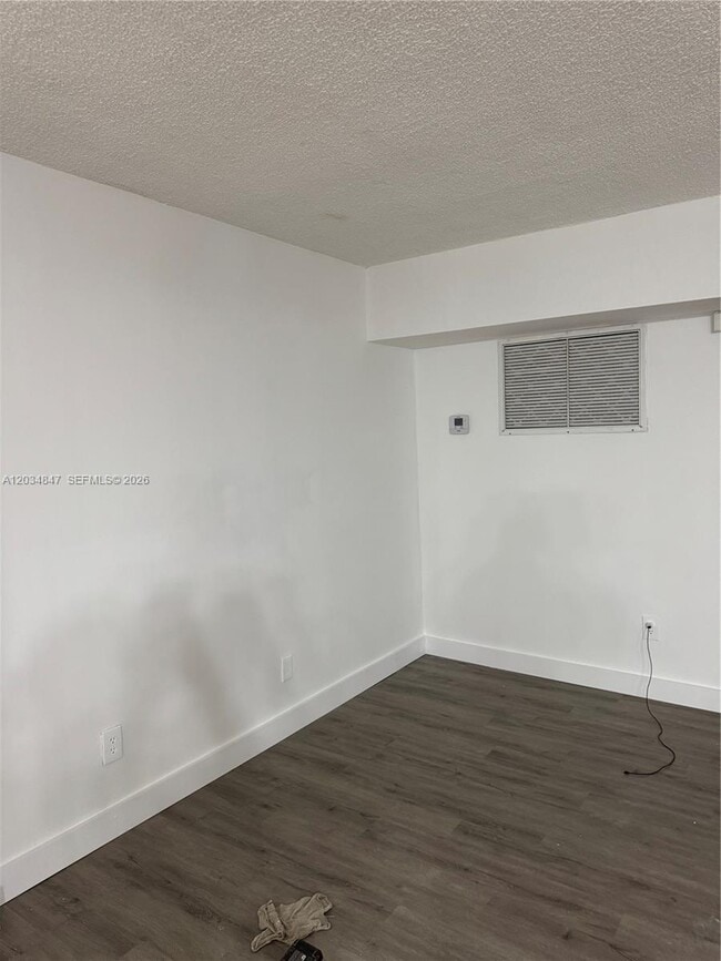 Building Photo - 2201 Brickell Ave