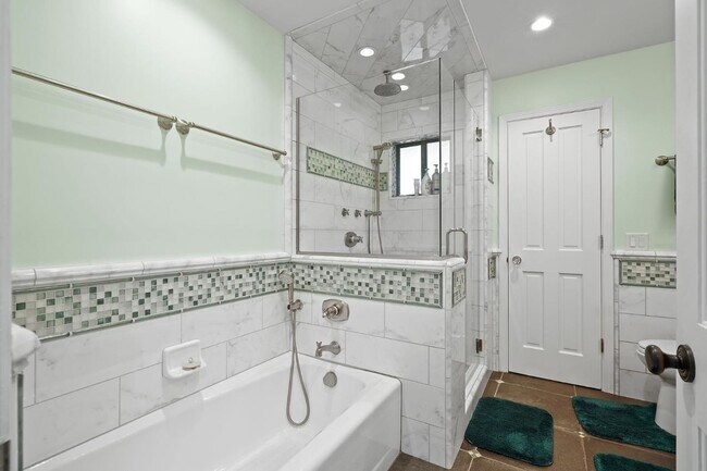 Building Photo - 24421 Summerhill Ave
