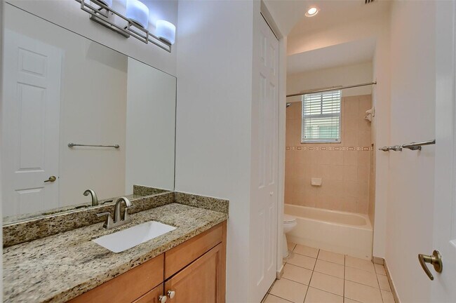 Building Photo - 8290 NW 105th Ln