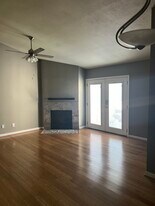 Building Photo - 7102 N Holiday Dr