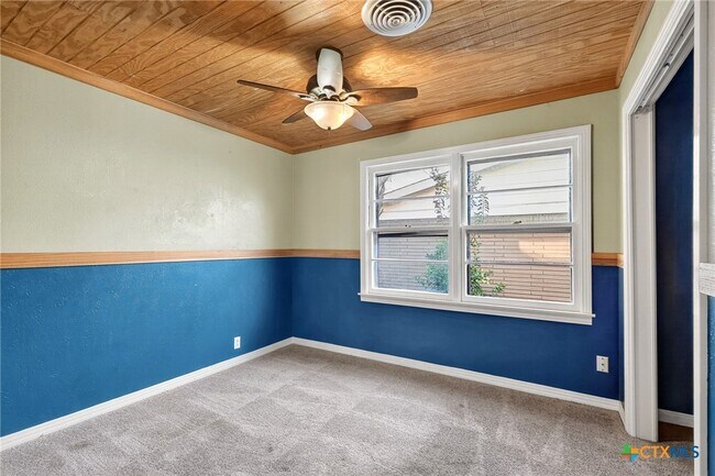 Building Photo - 1801 S 47th St