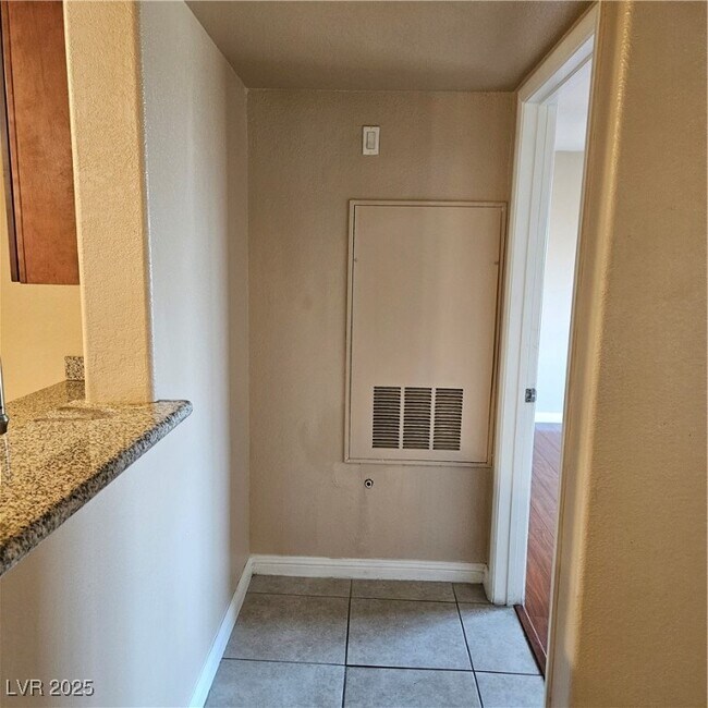 Building Photo - 2120 Ramrod Ave