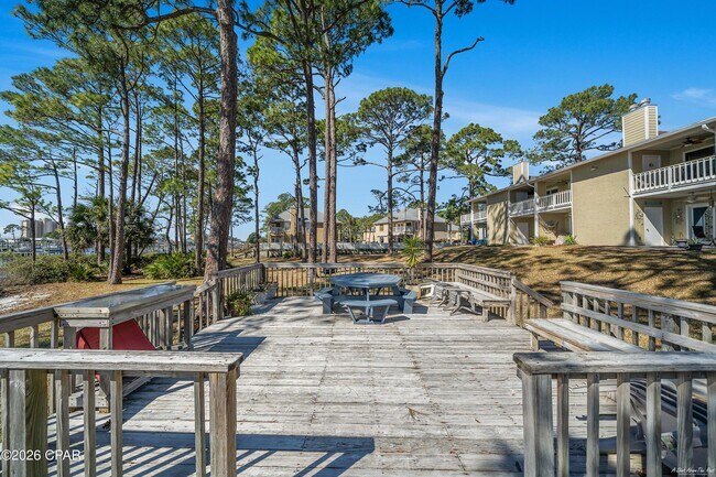 Building Photo - 6903 N Lagoon Dr