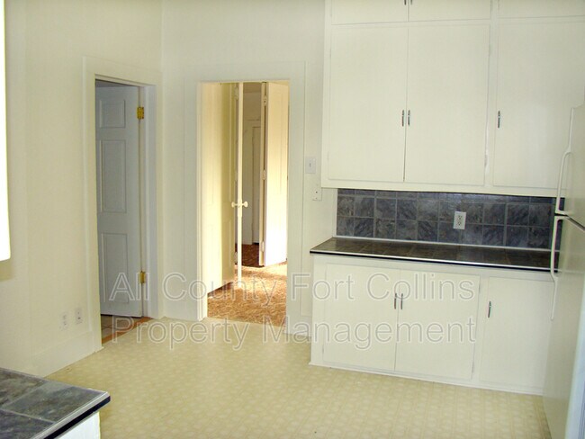 Building Photo - 401 Elm St