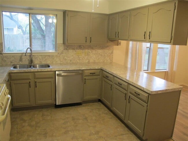 Building Photo - 4206 Harcourt Dr