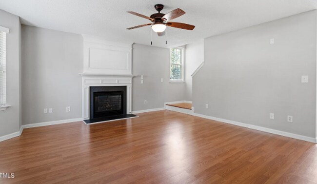 Building Photo - 1st Floor Master Bedroom