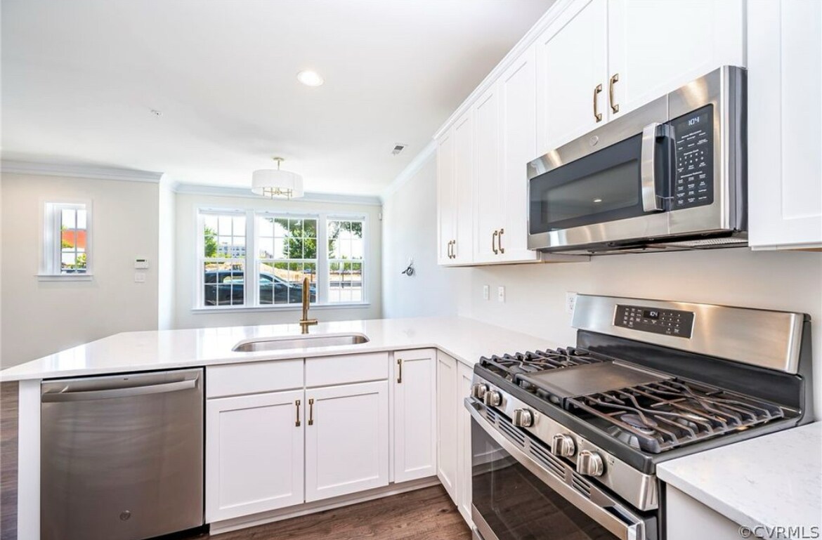 Building Photo - 2008 Libbie Lake West St