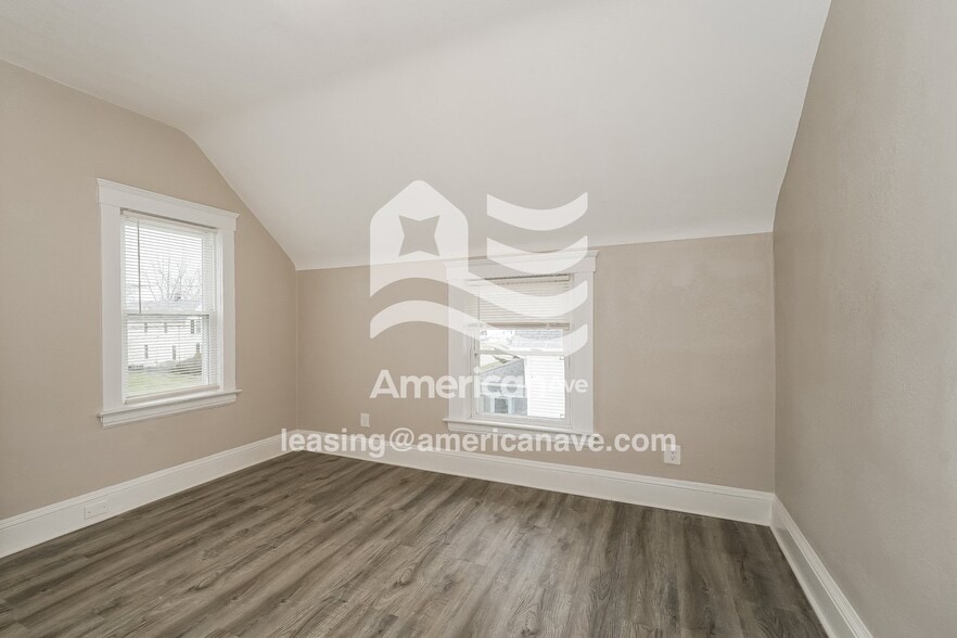 Building Photo - 207 W 29th St