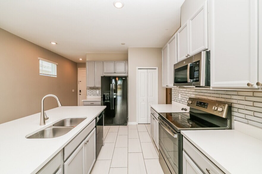 Building Photo - 11853 Brighton Knoll Loop