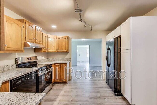 Building Photo - 8349 Bear Creek Dr