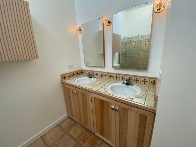 Building Photo - Alamo Heights Gem ~  2 / 2.5 Multi-Level C...