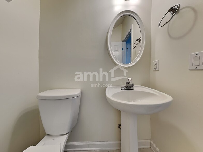 Building Photo - 10087 Harmon Springs Dr