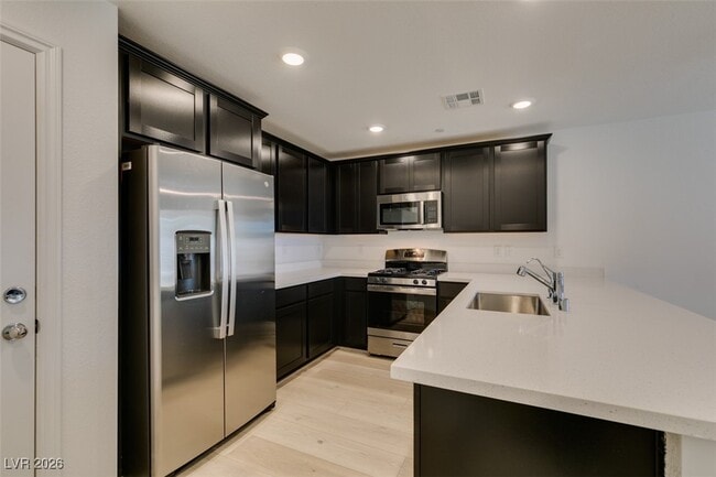 Building Photo - 6254 Foxes Dl St