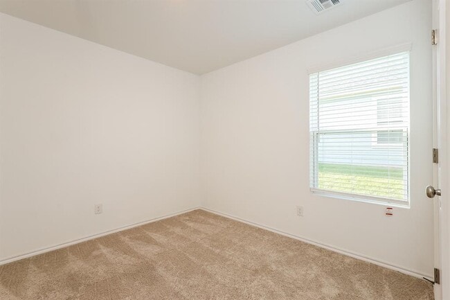 Building Photo - 2213 Sycamore Creek Ave