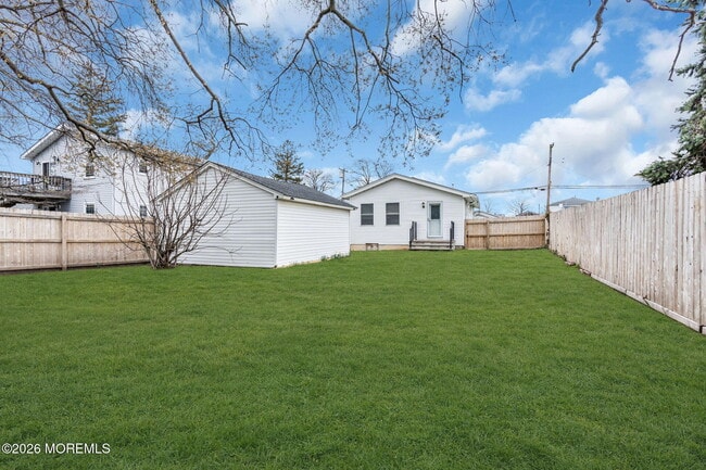 Building Photo - 1232 Pine Tree Way