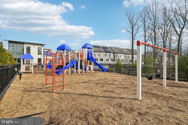 Building Photo - 251 Phoenix Dr