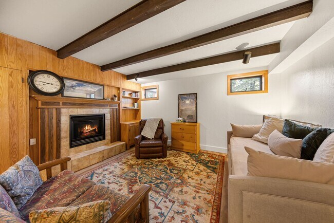 Building Photo - Alpine Meadows Winter Escape Ski Lease