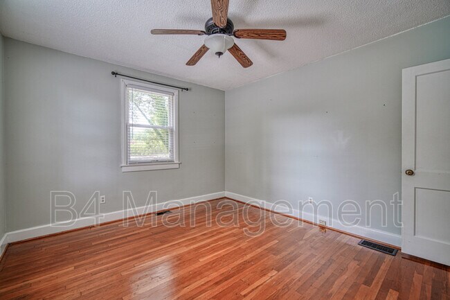 Building Photo - 534 Lucerne Dr