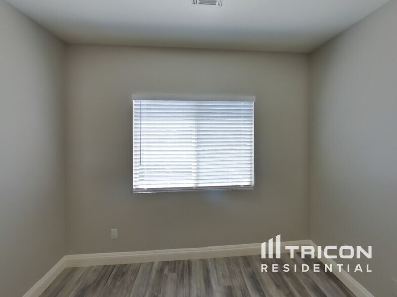 Building Photo - 9759 Ocotillo Falls Ave