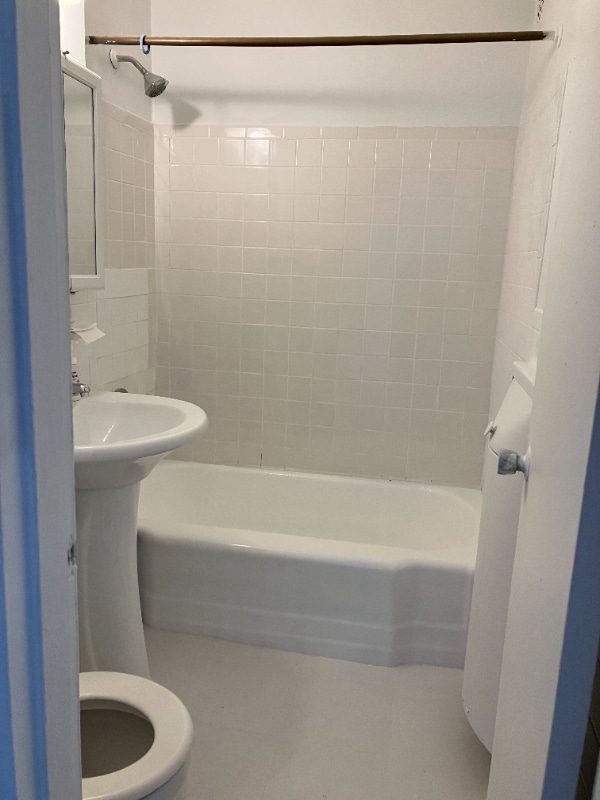 Building Photo - 83-25 Vietor Ave