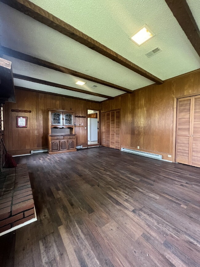 Building Photo - 3BR/2BA Home in Springfield Surrounded by Farmland