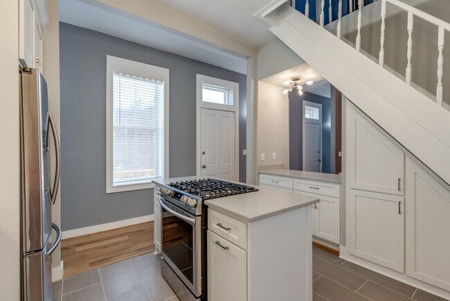 Building Photo - 1023 Franklin St