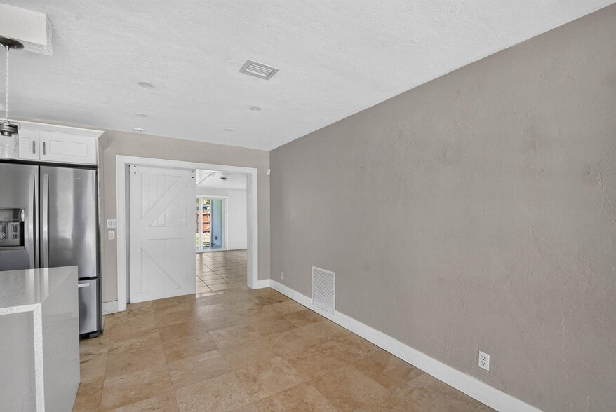 Building Photo - 907 Wright Dr