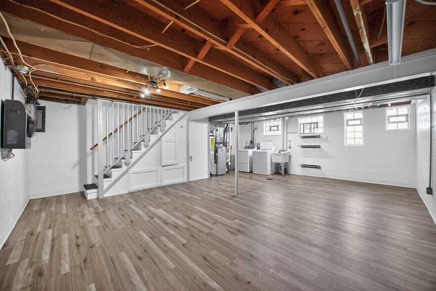 Building Photo - 616 Lane Way