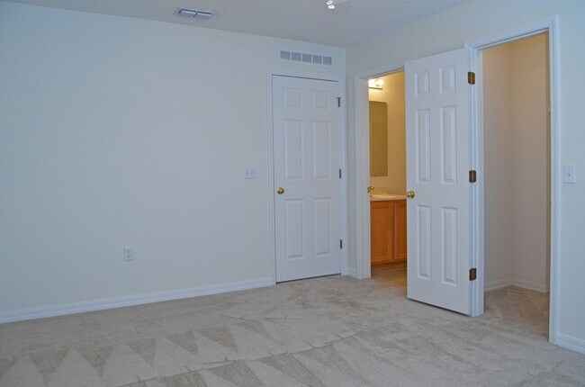 Building Photo - 87113 Kipling Dr