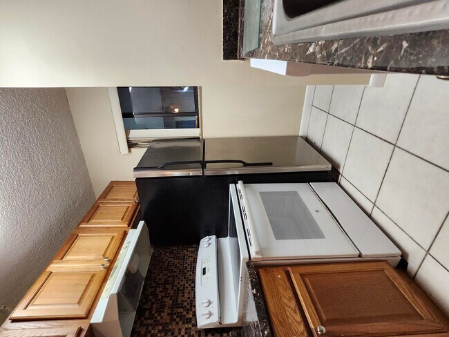 Building Photo - 545 Trace Cir