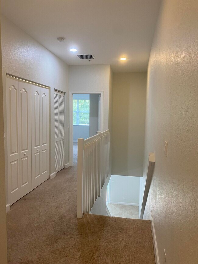 Building Photo - 9550 SW Purple Martin Way