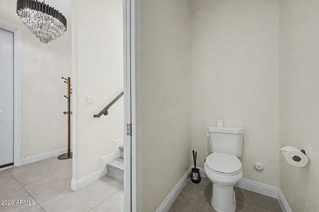 Building Photo - 1344 E Polk St