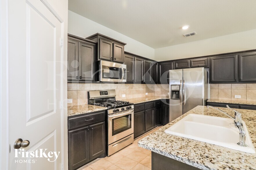 Building Photo - 2205 Sadlers Creek Ln