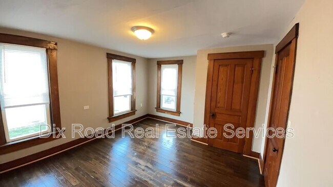 Building Photo - 118 Martz Ave