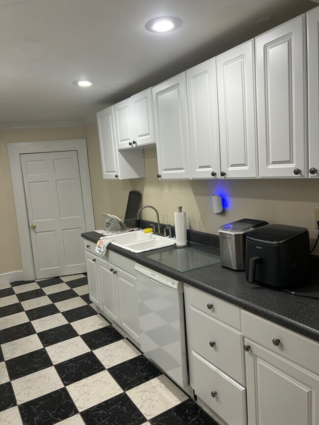 Building Photo - 149 S Bull St