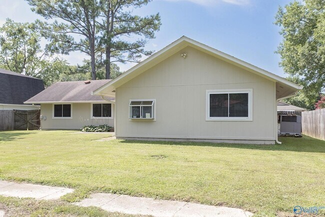 Building Photo - 1907 Waxleaf Green SE