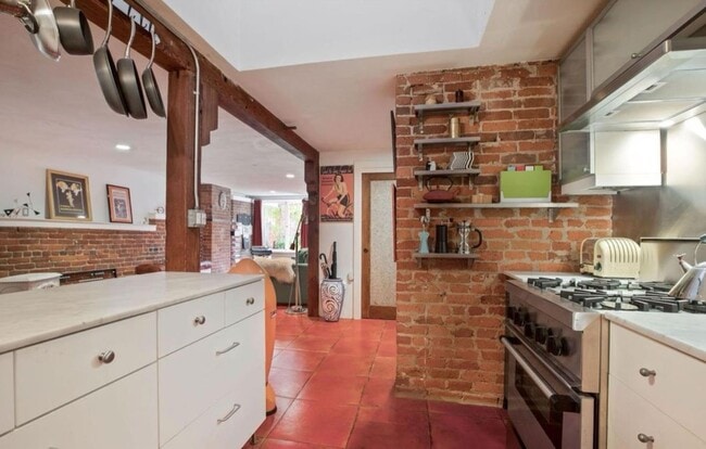 Building Photo - 1471 McAllister St