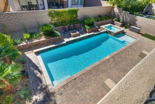 Building Photo - Stunning Summerlin Rental on Private Cul-d...