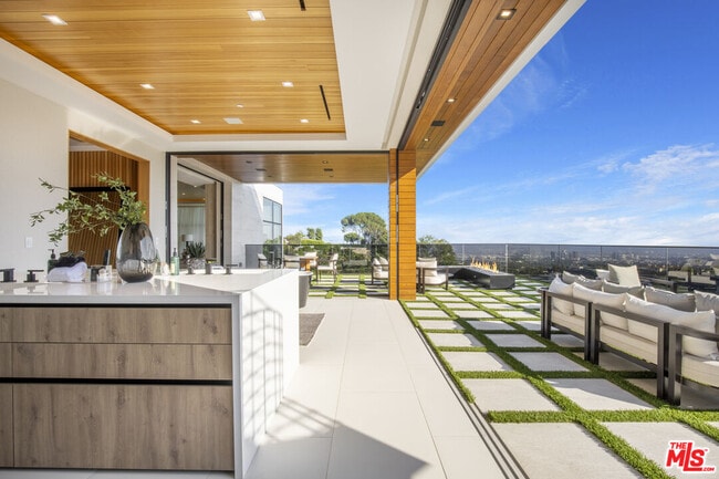 Building Photo - 1033 Somera Rd