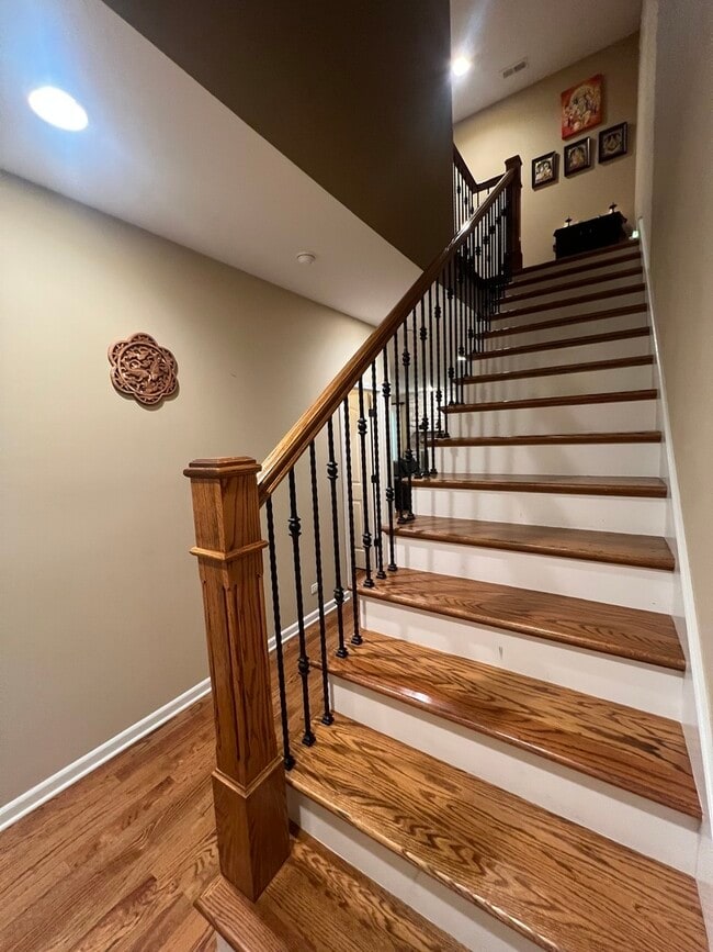 Building Photo - 1231 Caroline Ct